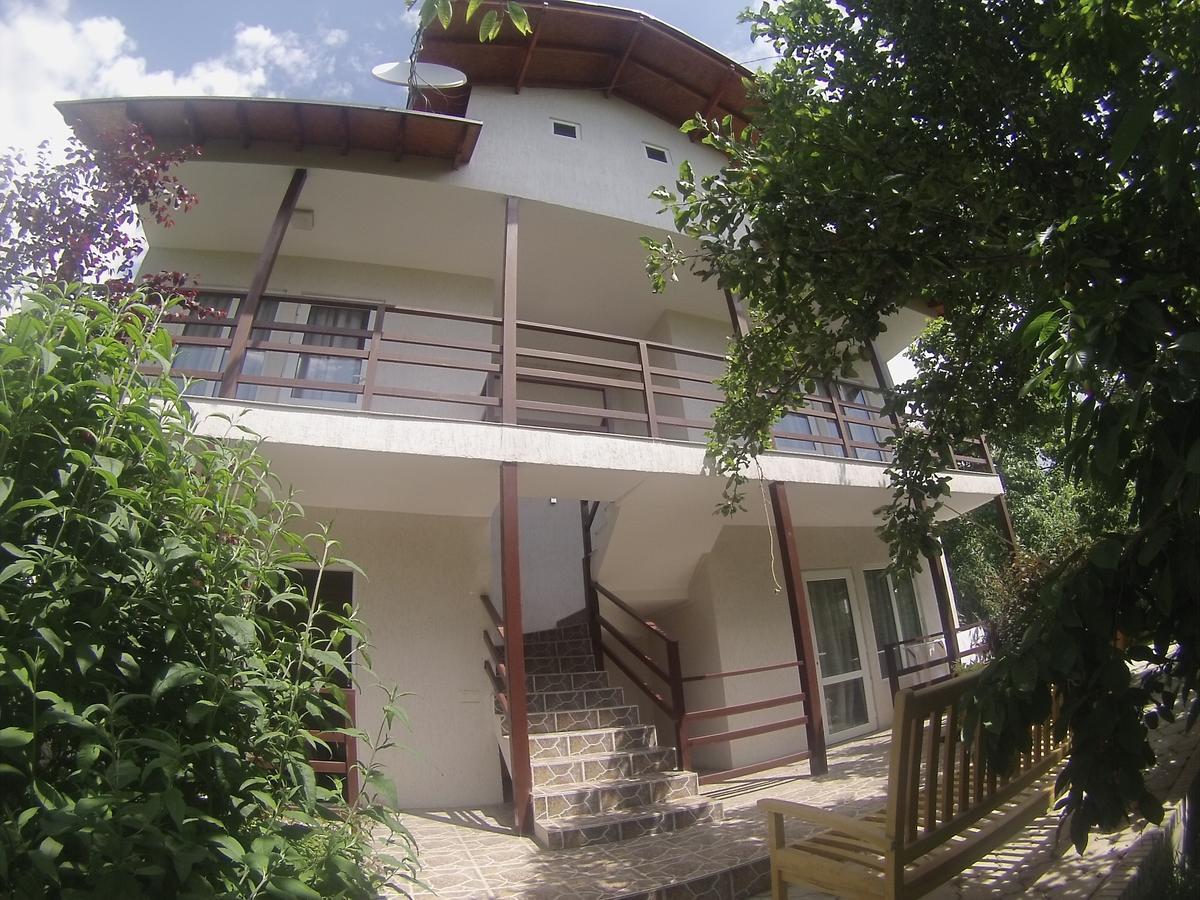 Guest House Leto Dolinka Exterior foto
