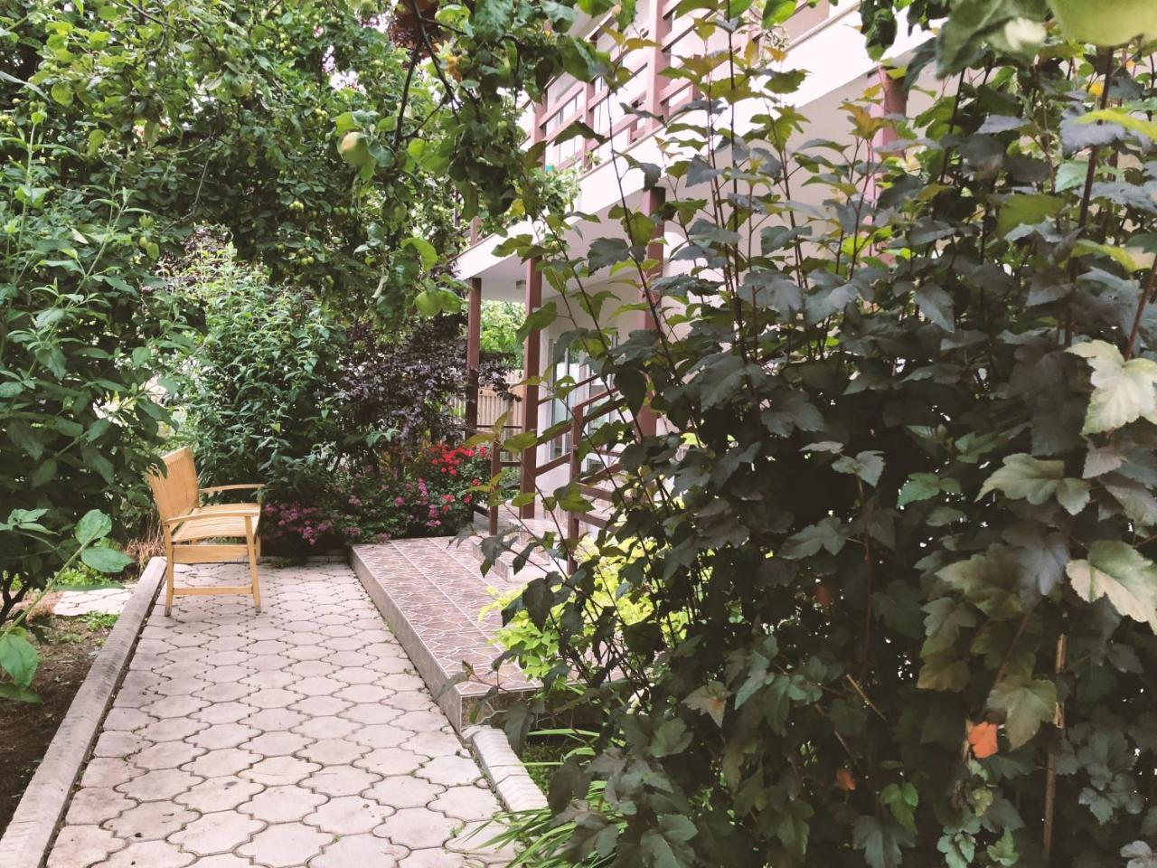 Guest House Leto Dolinka Exterior foto